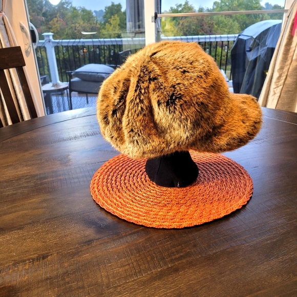 Faux Fur Coyote Cap - Picture 1 of 9